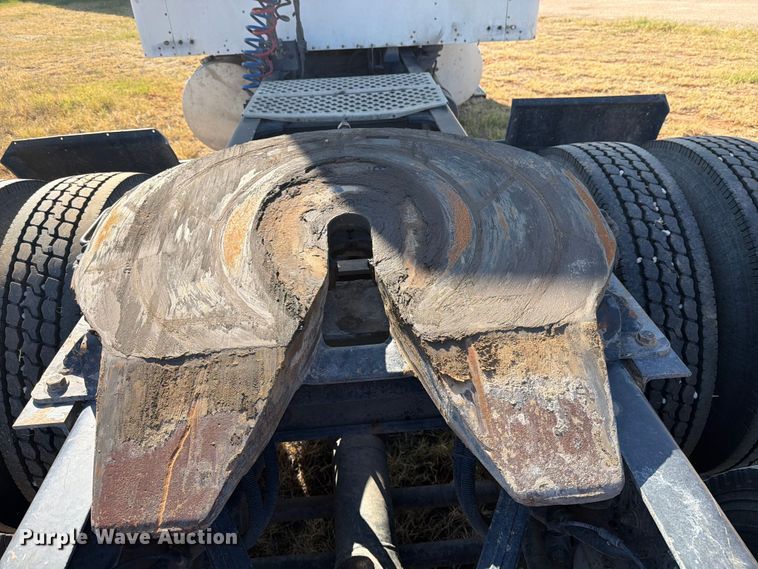image for item DV8629 2001 Kenworth T800 semi truck