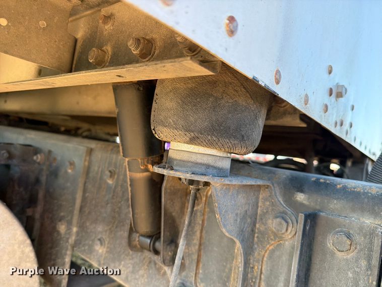 image for item DV8629 2001 Kenworth T800 semi truck