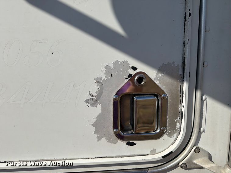 image for item DV8629 2001 Kenworth T800 semi truck