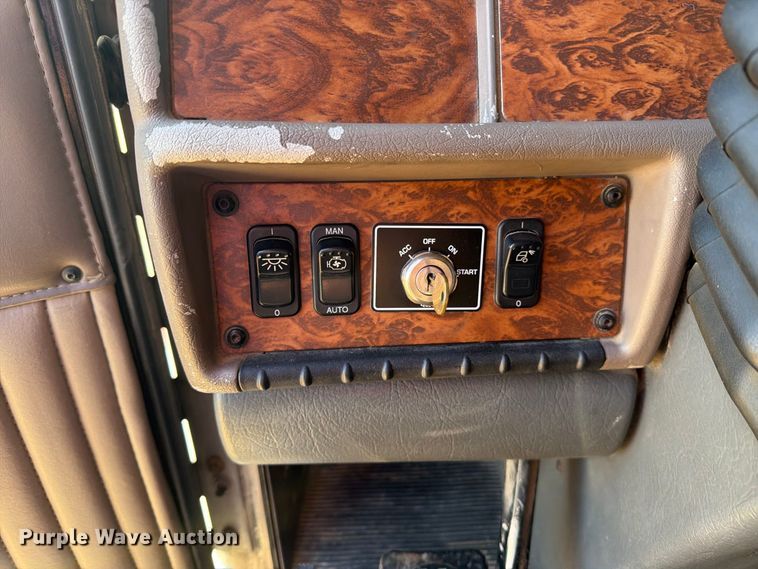image for item DV8629 2001 Kenworth T800 semi truck