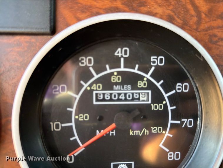 image for item DV8629 2001 Kenworth T800 semi truck
