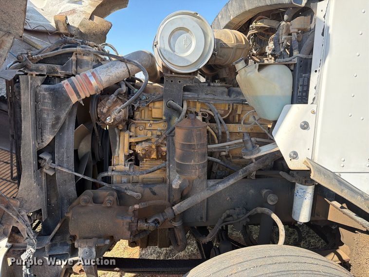 image for item DV8629 2001 Kenworth T800 semi truck