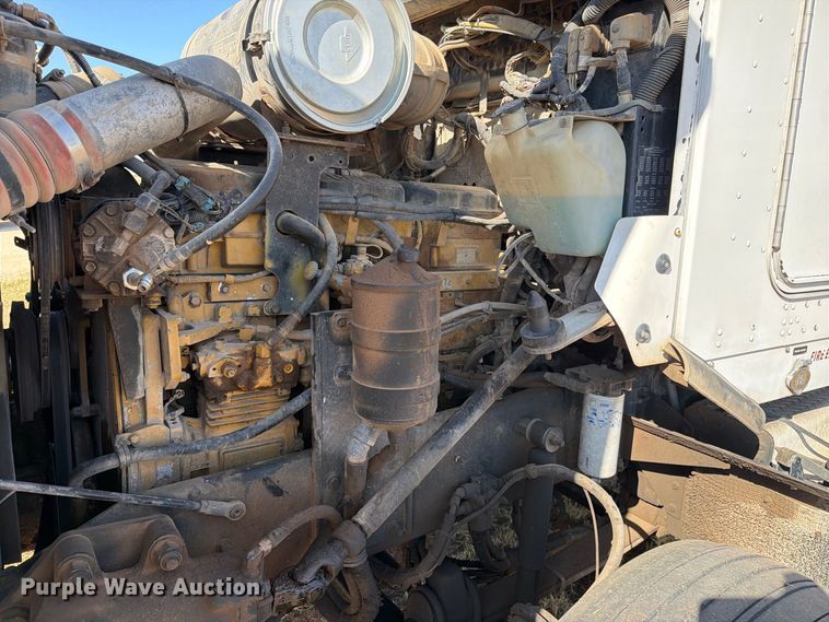 image for item DV8629 2001 Kenworth T800 semi truck