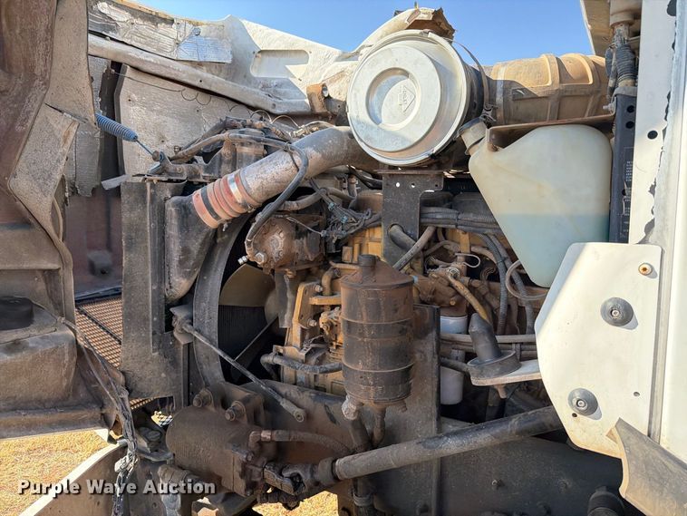 image for item DV8629 2001 Kenworth T800 semi truck
