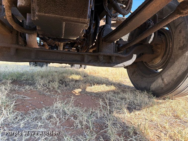 image for item DV8629 2001 Kenworth T800 semi truck