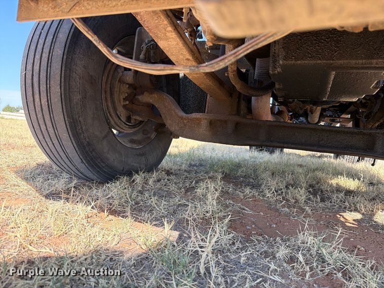 image for item DV8629 2001 Kenworth T800 semi truck