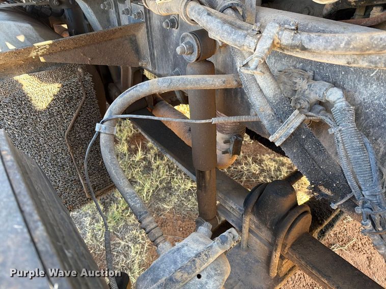 image for item DV8629 2001 Kenworth T800 semi truck