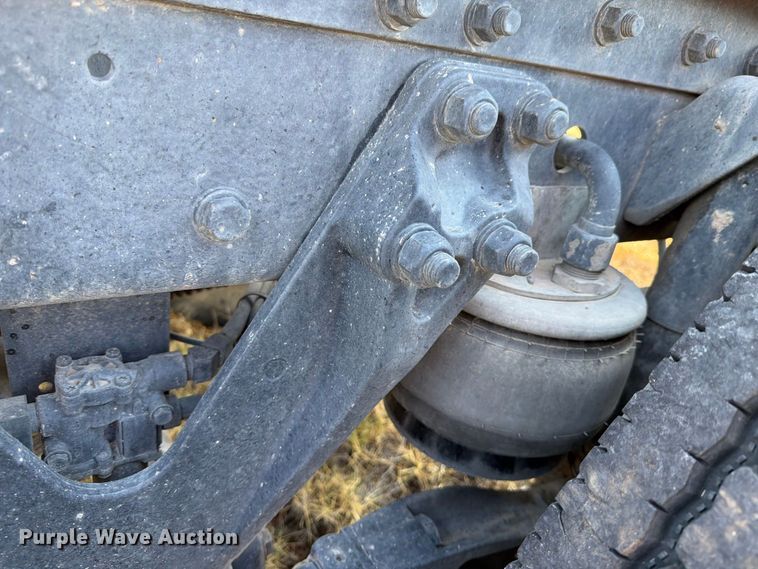 image for item DV8629 2001 Kenworth T800 semi truck