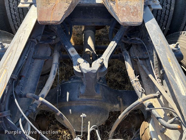 image for item DV8629 2001 Kenworth T800 semi truck