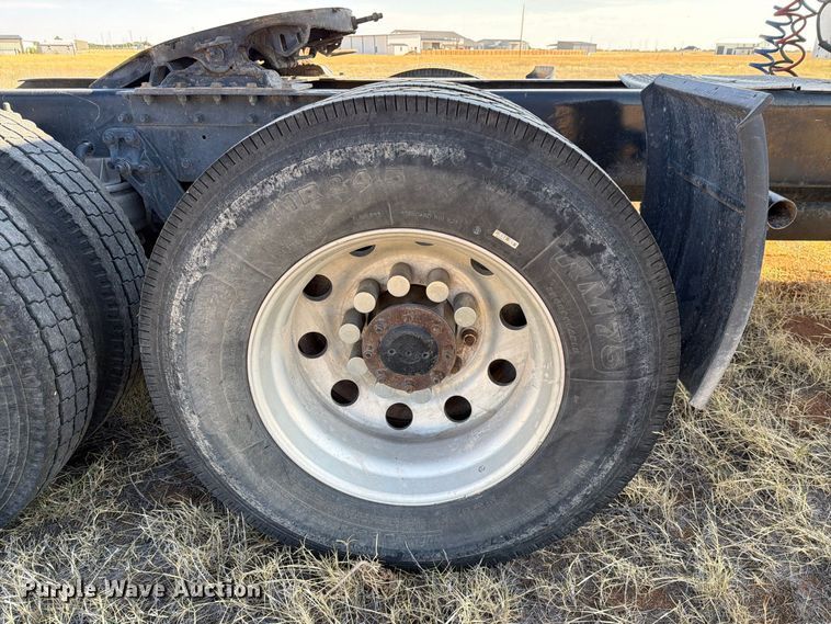 image for item DV8629 2001 Kenworth T800 semi truck