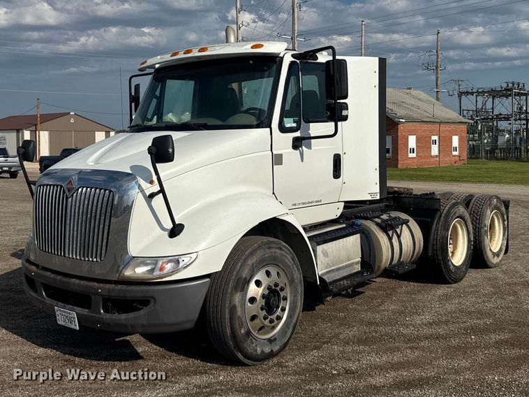 2017 International 8600 semi truck