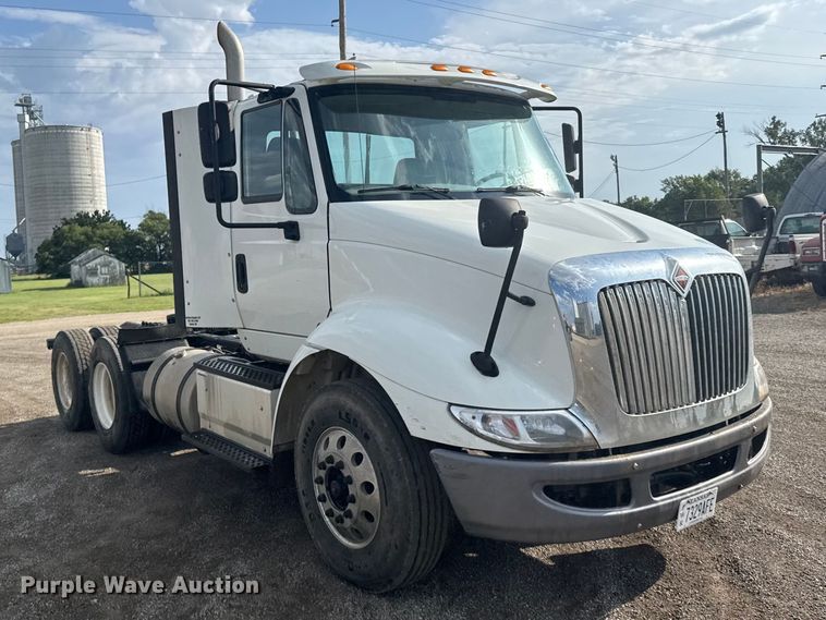 image for item DY3231 2017 International 8600 semi truck