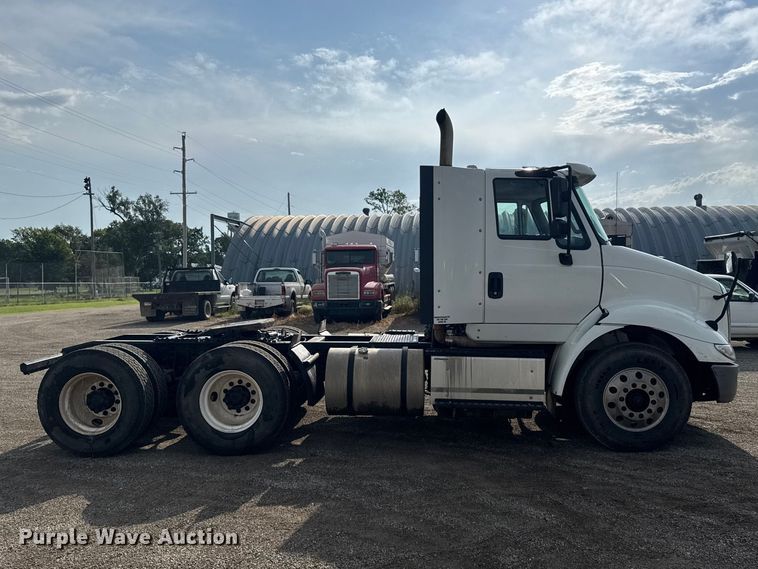 image for item DY3231 2017 International 8600 semi truck
