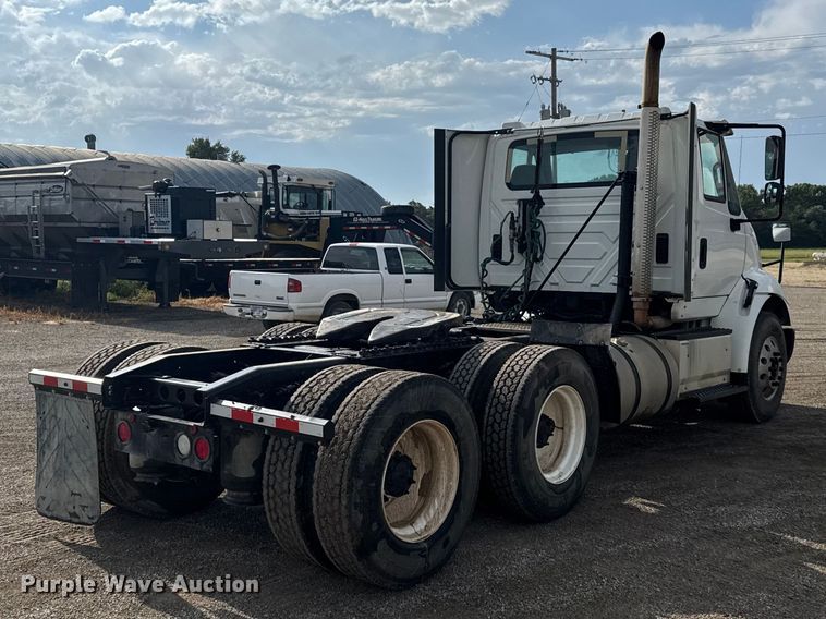 image for item DY3231 2017 International 8600 semi truck