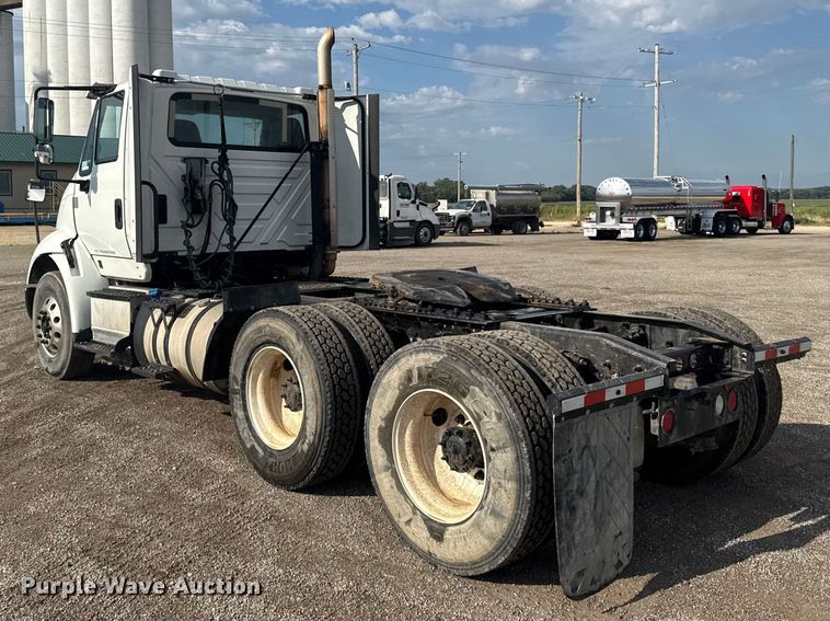 image for item DY3231 2017 International 8600 semi truck