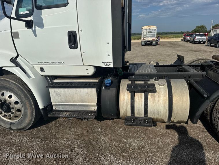 image for item DY3231 2017 International 8600 semi truck