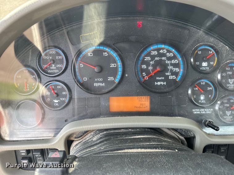 image for item DY3231 2017 International 8600 semi truck