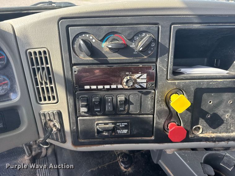 image for item DY3231 2017 International 8600 semi truck