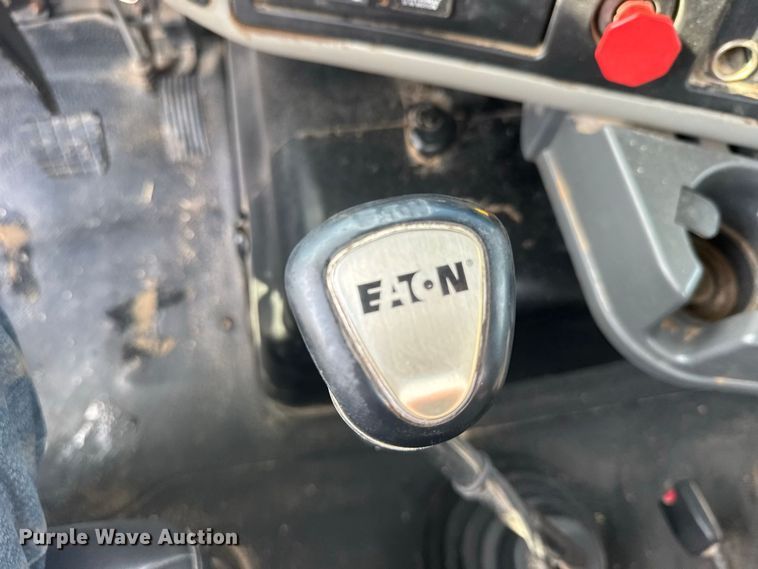 image for item DY3231 2017 International 8600 semi truck