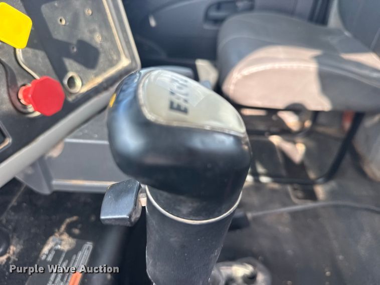 image for item DY3231 2017 International 8600 semi truck