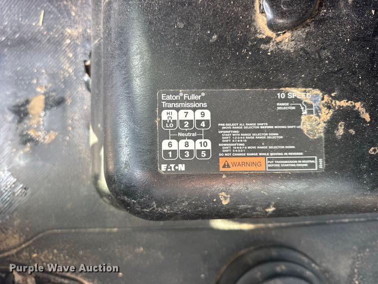 image for item DY3231 2017 International 8600 semi truck