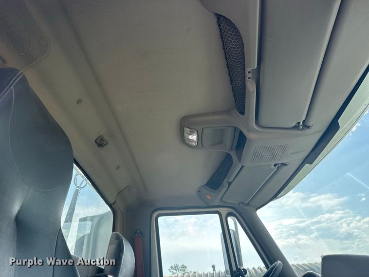 image for item DY3231 2017 International 8600 semi truck