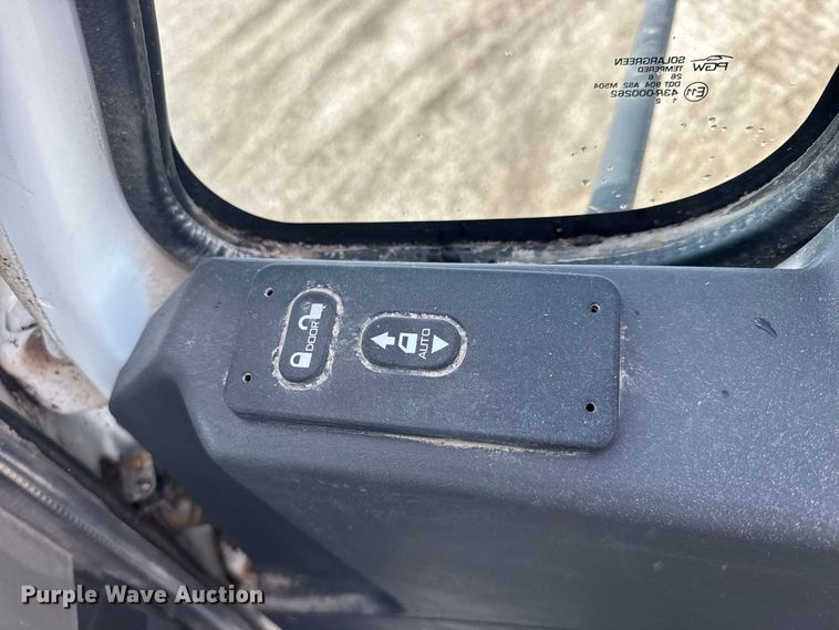 image for item DY3231 2017 International 8600 semi truck