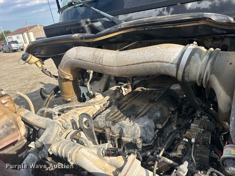image for item DY3231 2017 International 8600 semi truck