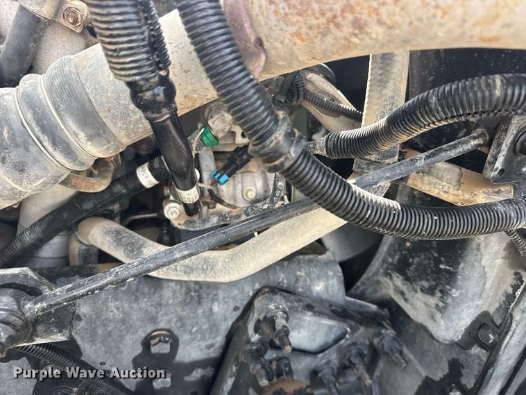 image for item DY3231 2017 International 8600 semi truck