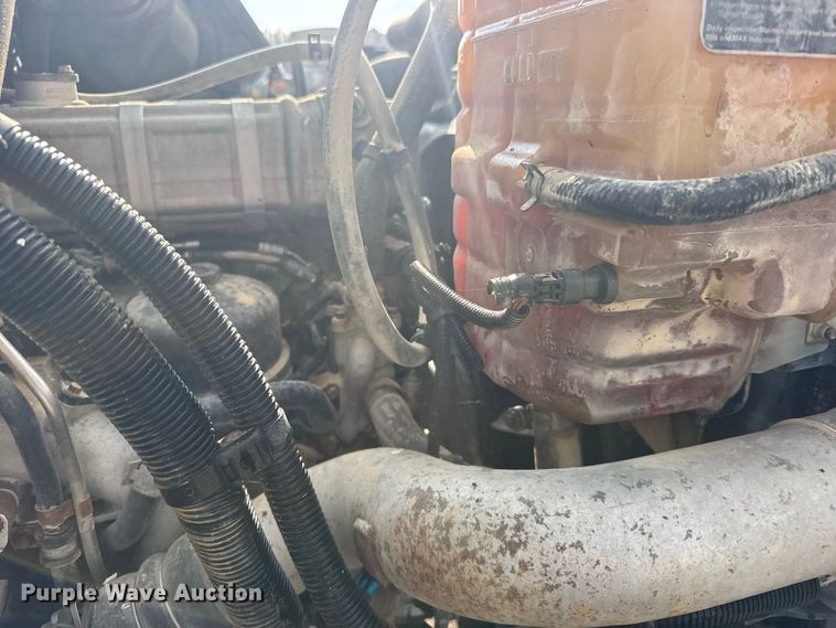 image for item DY3231 2017 International 8600 semi truck