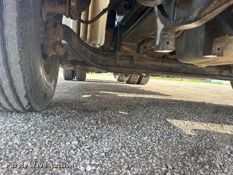image for item DY3231 2017 International 8600 semi truck