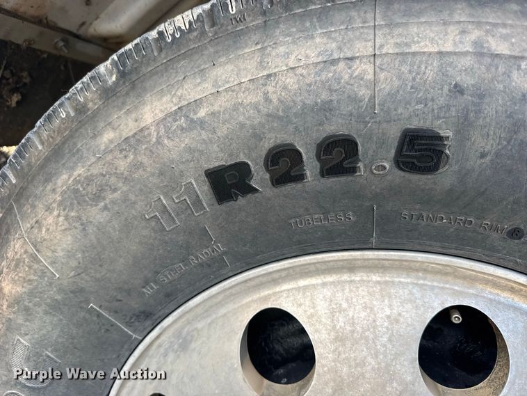 image for item DY3231 2017 International 8600 semi truck