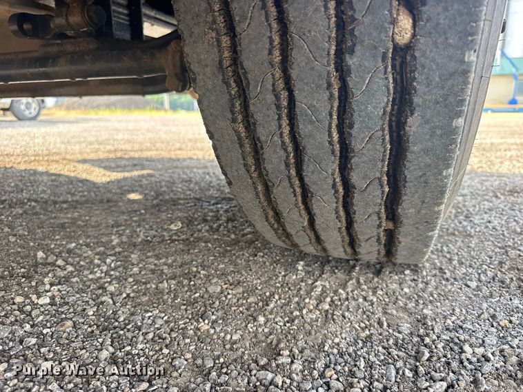 image for item DY3231 2017 International 8600 semi truck