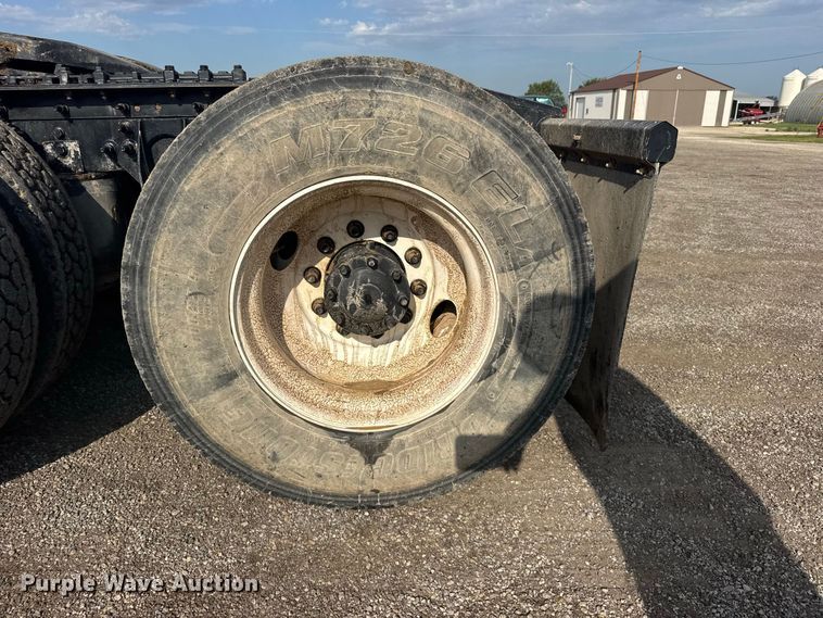 image for item DY3231 2017 International 8600 semi truck