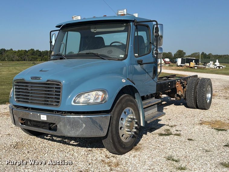 image for item DZ4714 2020 Freightliner S2G truck cab and chassis