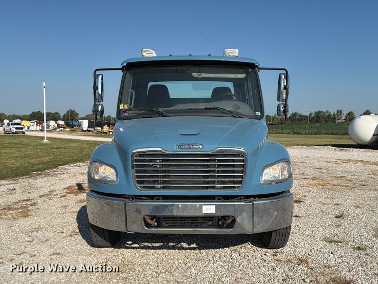 image for item DZ4714 2020 Freightliner S2G truck cab and chassis