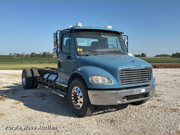 image for item DZ4714 2020 Freightliner S2G truck cab and chassis