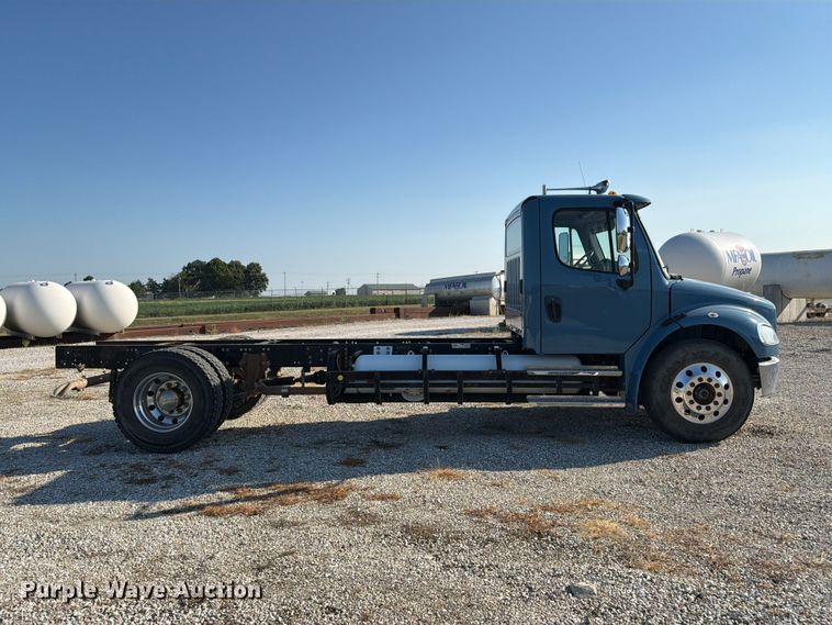 image for item DZ4714 2020 Freightliner S2G truck cab and chassis