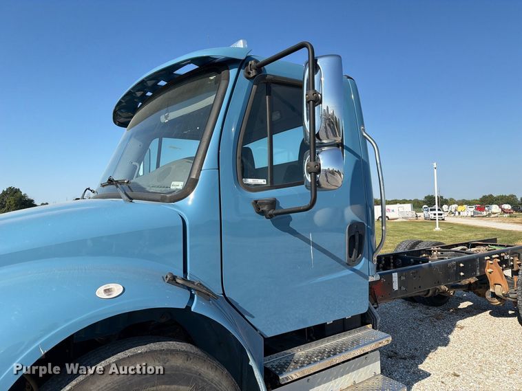 image for item DZ4714 2020 Freightliner S2G truck cab and chassis
