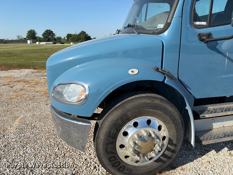 image for item DZ4714 2020 Freightliner S2G truck cab and chassis