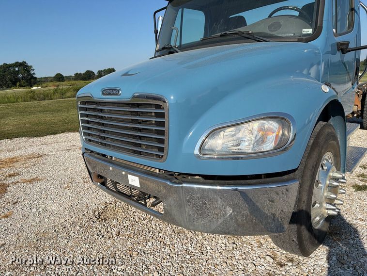 image for item DZ4714 2020 Freightliner S2G truck cab and chassis