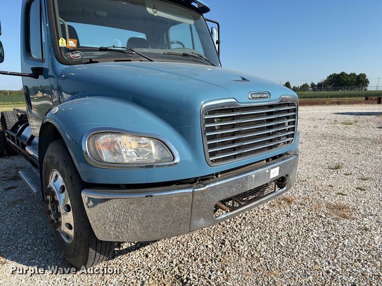 image for item DZ4714 2020 Freightliner S2G truck cab and chassis