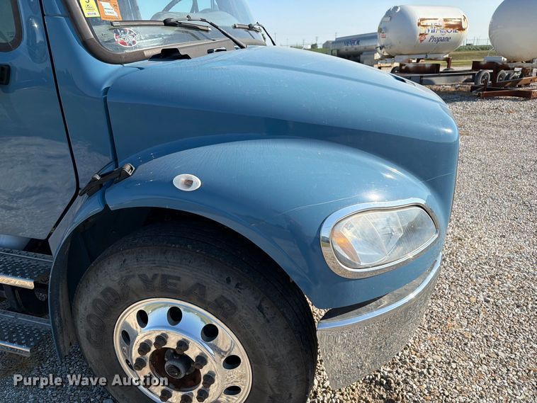 image for item DZ4714 2020 Freightliner S2G truck cab and chassis