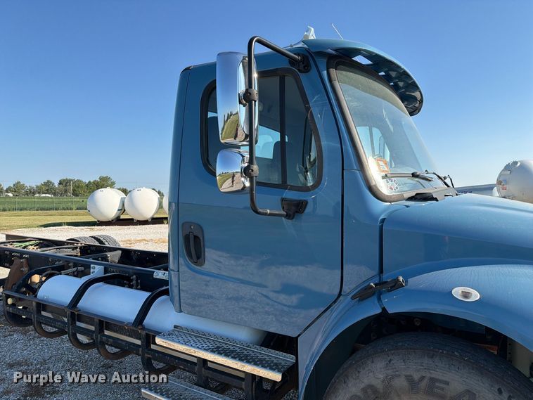 image for item DZ4714 2020 Freightliner S2G truck cab and chassis