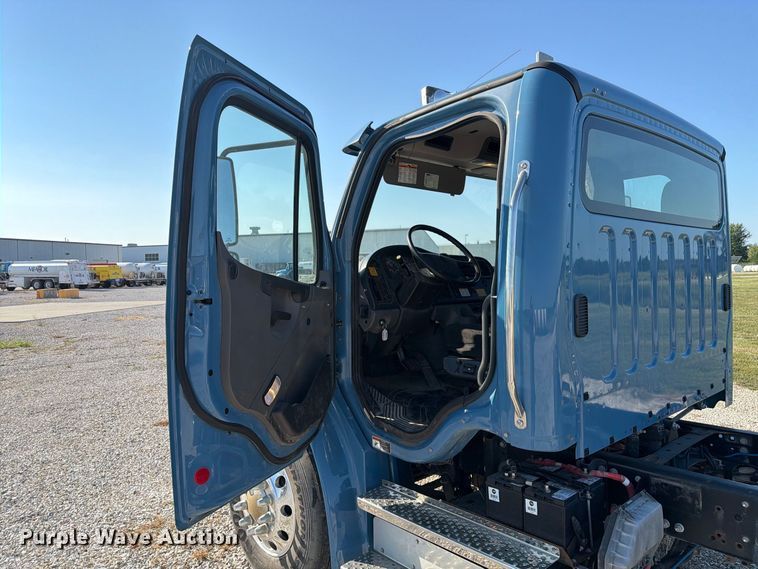 image for item DZ4714 2020 Freightliner S2G truck cab and chassis