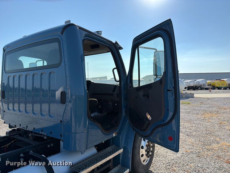 image for item DZ4714 2020 Freightliner S2G truck cab and chassis