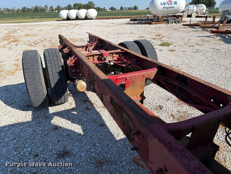 image for item DZ4715 2002 International 4400 truck cab and chassis
