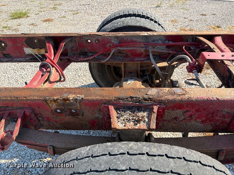 image for item DZ4715 2002 International 4400 truck cab and chassis