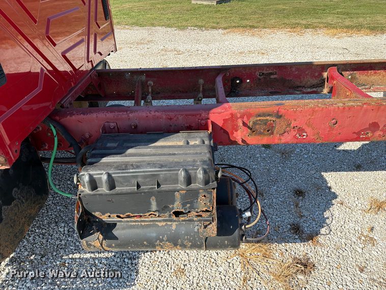 image for item DZ4715 2002 International 4400 truck cab and chassis