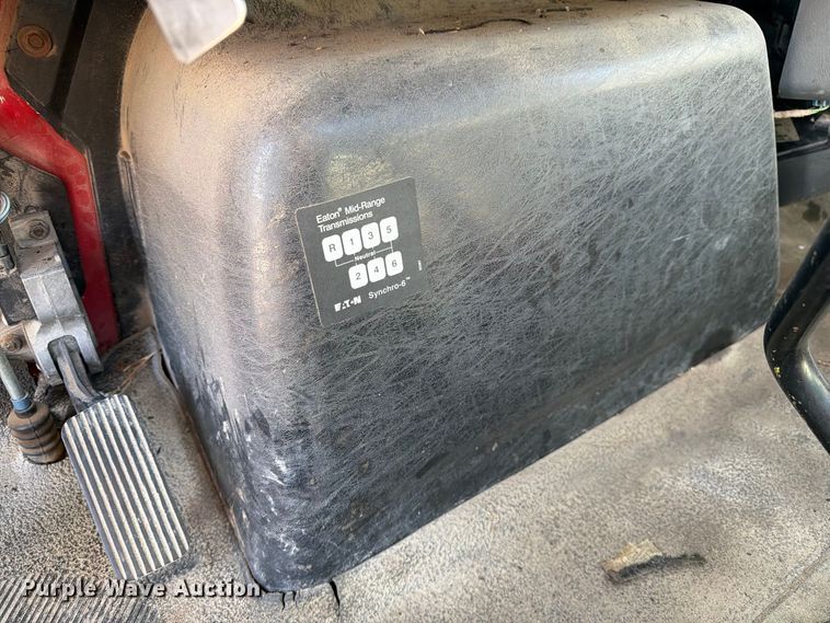 image for item DZ4715 2002 International 4400 truck cab and chassis